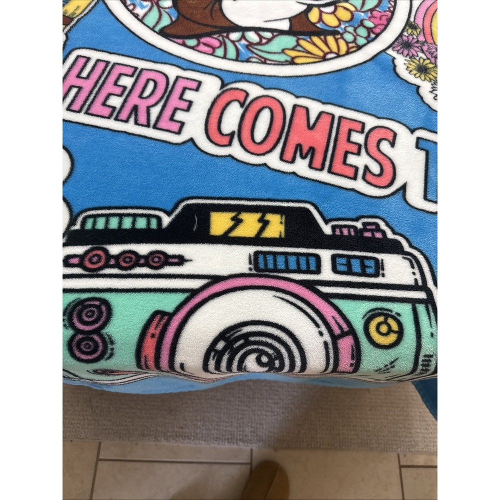 Buc-ees Plush Throw Blanket Here Comes The Sun Cozy Fleece Colorful Unique - Picture 4 of 7